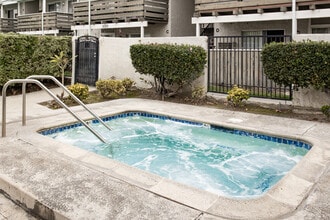 Highland Meadows in Fullerton, CA - Building Photo - Building Photo