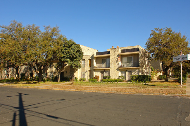 307 W Mistletoe in San Antonio, TX - Foto de edificio - Building Photo