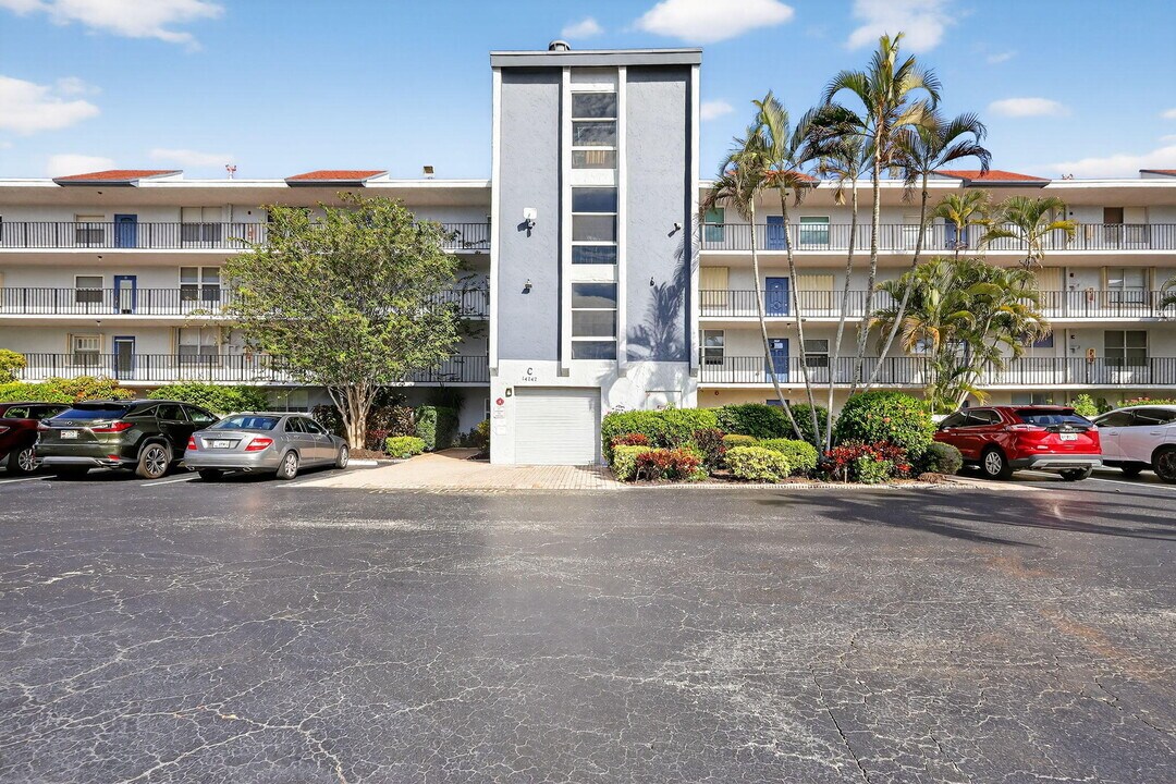 14747 Cumberland Dr in Delray Beach, FL - Building Photo
