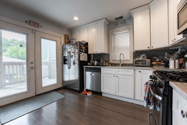 2651 W Armitage Ave, Unit 1 in Chicago, IL - Foto de edificio - Building Photo