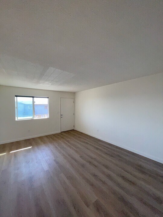 334 S Eastern Ave in Los Angeles, CA - Building Photo