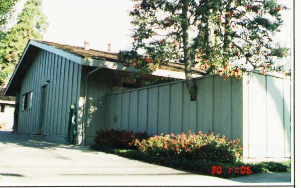 6101-6107 Chabot Rd in Oakland, CA - Building Photo - Building Photo