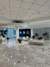 5055 Collins Ave in Miami Beach, FL - Building Photo - Building Photo