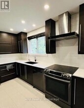 213 Northlake Dr in Waterloo, ON - Building Photo - Building Photo