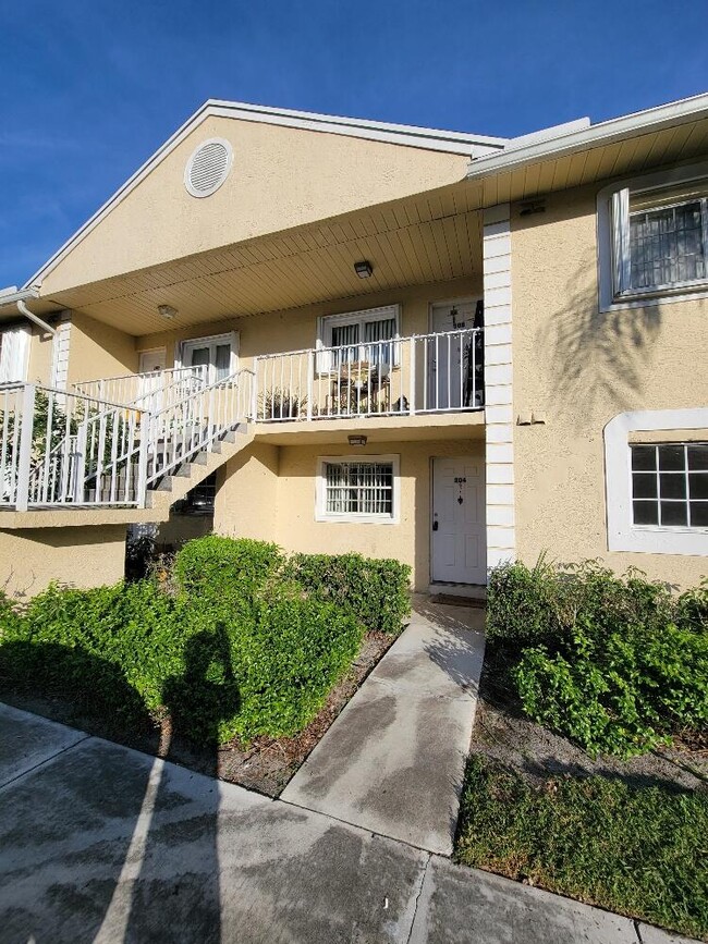 property at 104 Palm Beach Trace Dr