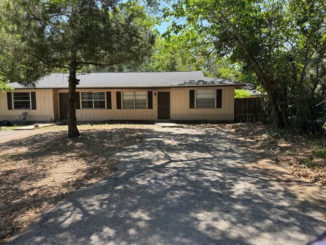 10469 Eastside Ave