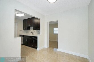 9165 NW 26th St in Sunrise, FL - Building Photo - Building Photo