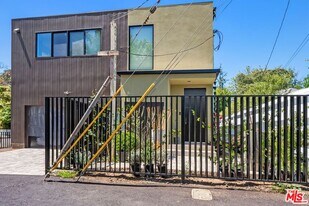 2202 Washington Ave in Santa Monica, CA - Building Photo