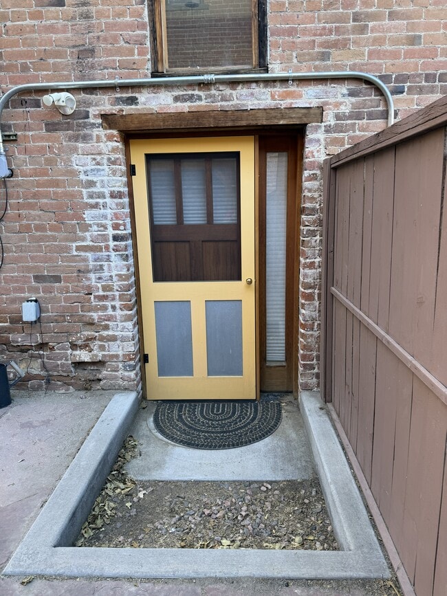 140 W 1st St, Unit F in Salida, CO - Foto de edificio - Building Photo