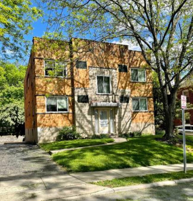 6014 Woodmont Ave, Unit 3