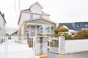 24-10 Gillmore St in Queens, NY - Building Photo