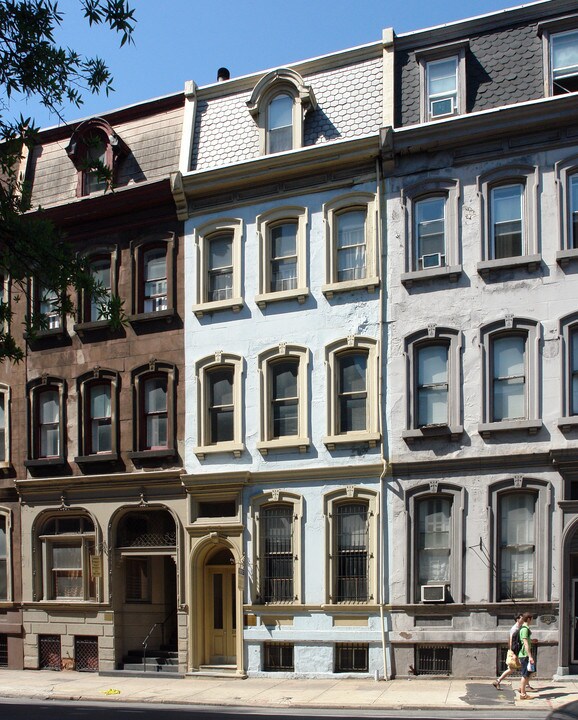 2207 Walnut St in Philadelphia, PA - Building Photo