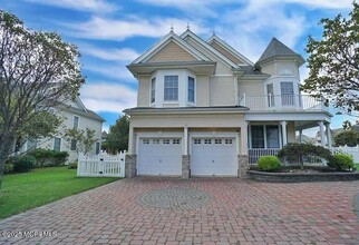 26 Lighthouse Dr in South Amboy, NJ - Building Photo - Building Photo