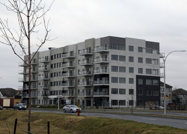 Le South Phase I in Brossard, QC - Building Photo - Building Photo