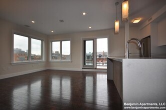 659 Massachusetts Ave, Unit 9 in Boston, MA - Foto de edificio - Building Photo