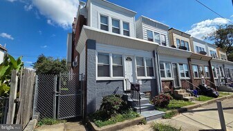 5725 N Lawrence St in Philadelphia, PA - Building Photo