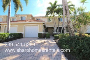 2420 Laurentina Ln in Cape Coral, FL - Building Photo