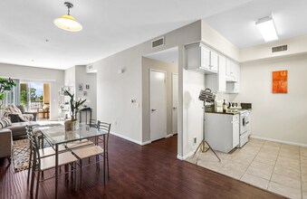 Sunland Gardens LLC in Sun Valley, CA - Building Photo - Interior Photo