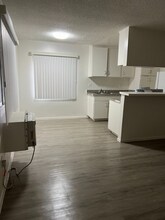 8135 Langdon Ave in Los Angeles, CA - Building Photo - Building Photo