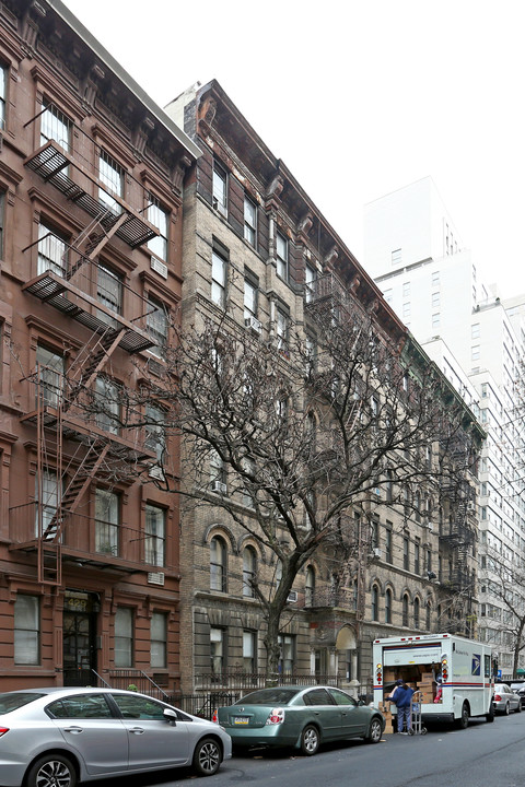 433 E 80th St in New York, NY - Building Photo