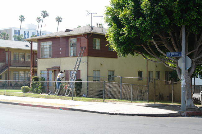 2680-2690 San Marino St in Los Angeles, CA - Building Photo - Building Photo