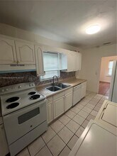 1250 NW 43rd St in Miami, FL - Building Photo - Building Photo