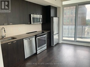 30 Roehampton Ave in Toronto, ON - Building Photo - Building Photo