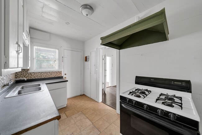 property at 1947 Richmond Ave.