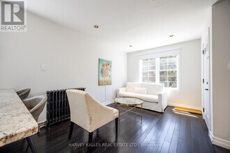 210 Gowan Ave in Toronto, ON - Building Photo - Building Photo