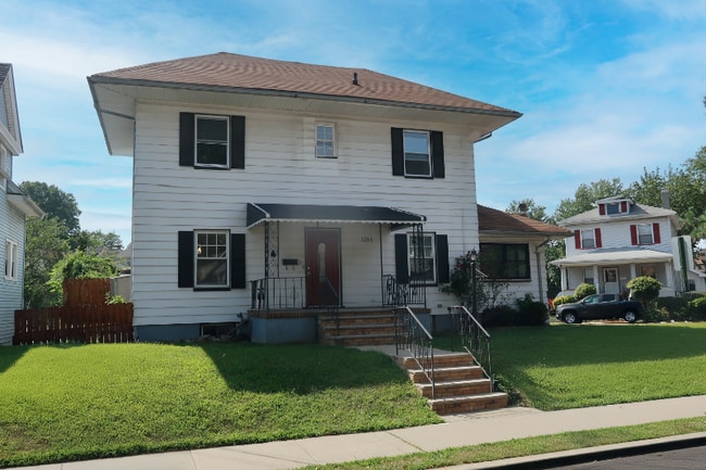property at 1286 Oakwood Ave