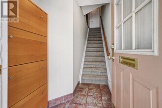 207 Mart Cir in Ottawa, ON - Building Photo - Building Photo