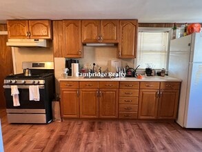 28A Cherry St, Unit #2E in Somerville, MA - Building Photo - Building Photo