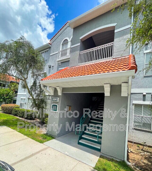 18001 Richmond Pl Dr in Tampa, FL - Foto de edificio