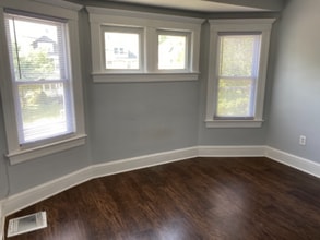 1 W Franklin St, Unit Apt 2 in Bound Brook, NJ - Foto de edificio - Building Photo