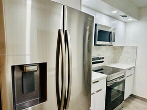 7915 SW 86th St in Miami, FL - Building Photo - Building Photo