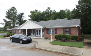 Pleasant Meadow Apartments in Inman, SC - Foto de edificio - Building Photo