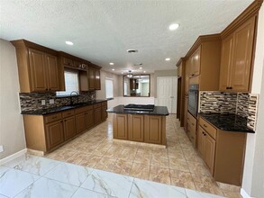 9606 Tiltree St in Houston, TX - Building Photo - Building Photo