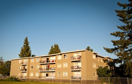 Holly Court in Burnaby, BC - Building Photo