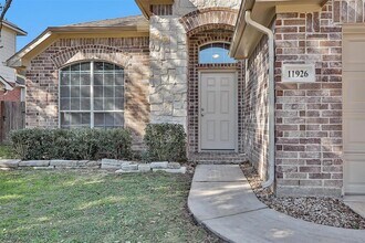 11926 Lois Ln Dr in Pinehurst, TX - Building Photo - Building Photo