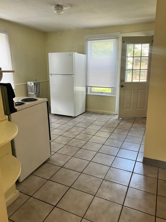 103 Main St, Unit 1 in Woburn, MA - Foto de edificio - Building Photo