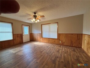 107 Yorkshire Ln in Victoria, TX - Building Photo - Building Photo
