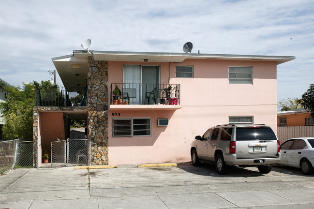 975 W 23rd St in Hialeah, FL - Building Photo - Building Photo