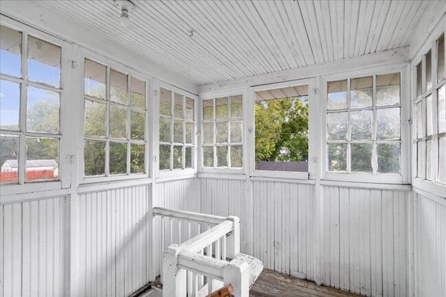 property at 809 N Oakland Ave
