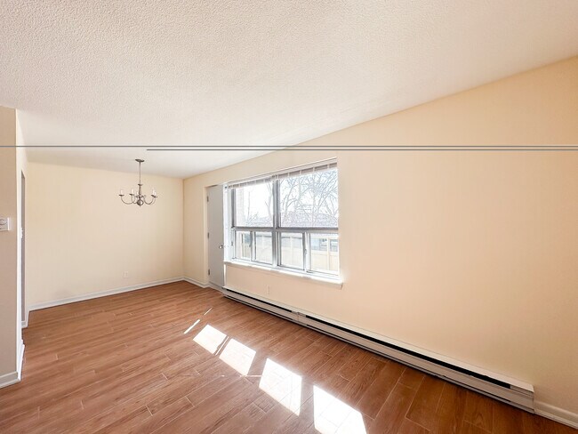 Reedaire Court Apartments in Whitby, ON - Building Photo - Building Photo