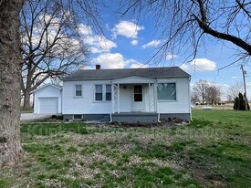 1006 Scott Troy Rd in Lebanon, IL - Building Photo