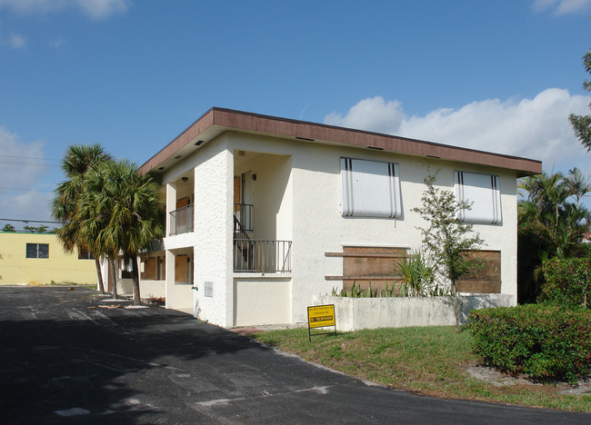 613 NE 4th St in Delray Beach, FL - Foto de edificio - Building Photo