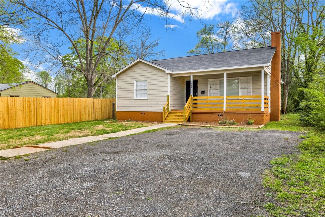 1509 64th St W in Birmingham, AL - Building Photo