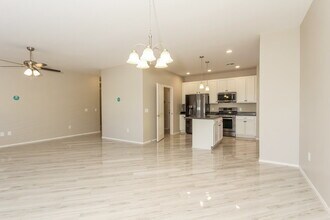 8391 W Kittiwake Ln in Tucson, AZ - Foto de edificio - Building Photo