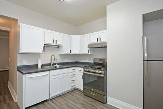 2209 Aldrich Ave S in Minneapolis, MN - Foto de edificio - Building Photo