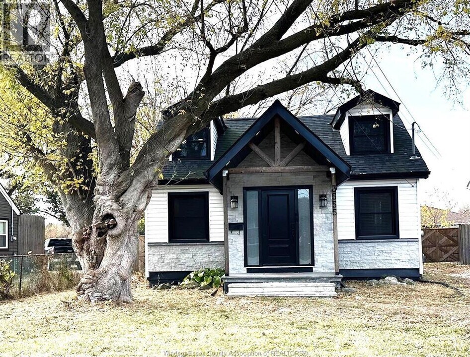 3555 Howard Ave in Windsor, ON - Building Photo